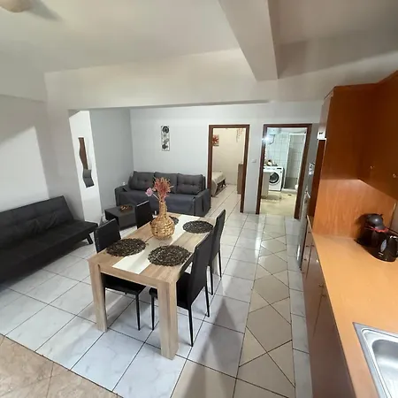 Athena House Апартаменты *